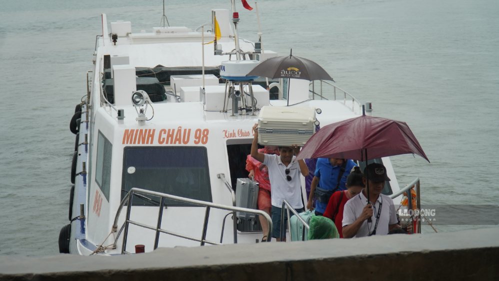 Locally rough seas due to rainstorms, risk of tornadoes and strong gusts of wind. Photo: Minh Vu