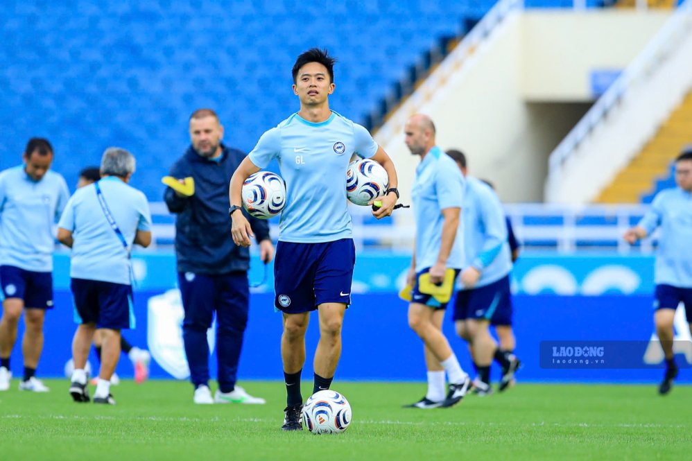 Coach Gavin Lee of Singapore team. Photo: Minh Dan