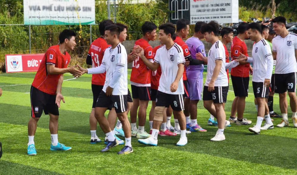 The football tournament creates a playground for union members and workers to exchange and train physically. Photo: Company Trade Union