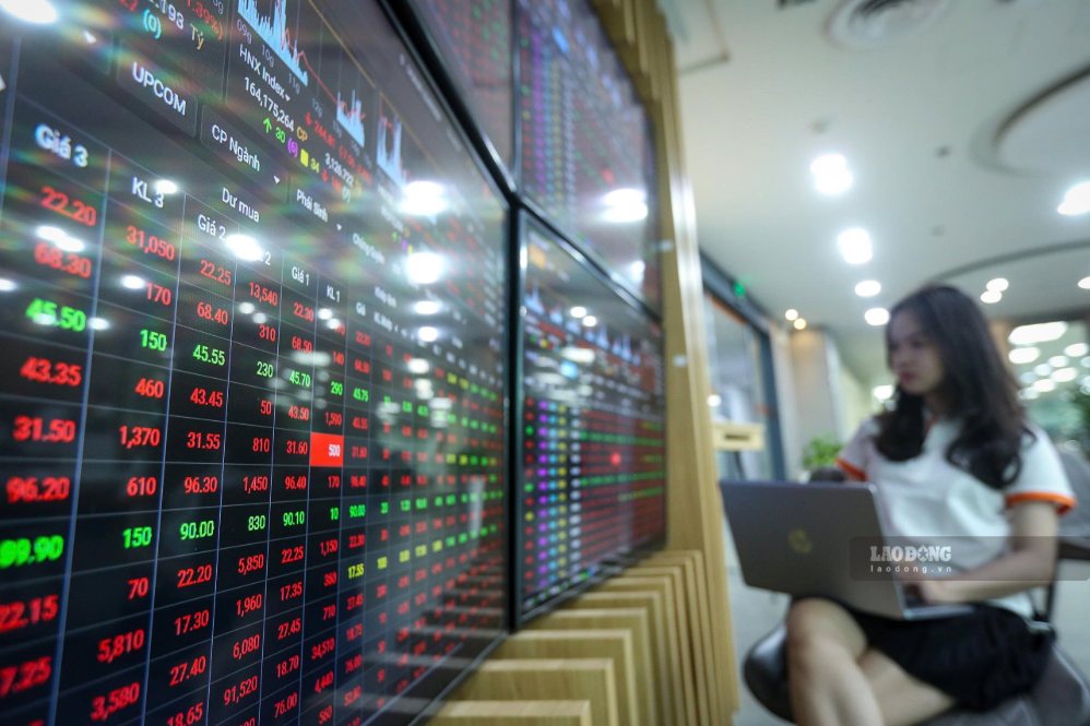 The stock market is still waiting for a boost from foreign investors. Photo: Bao Bao