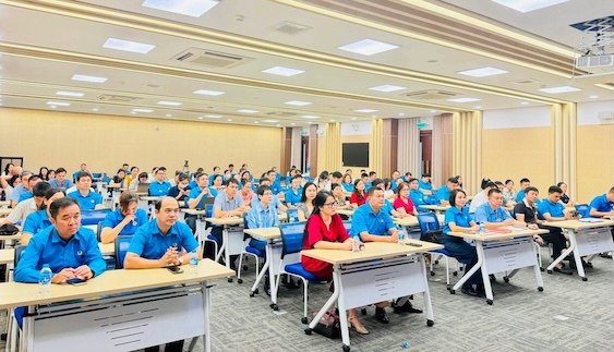 The Trade Union of High-Tech Parks and Industrial Parks of Hanoi City organizes propaganda on the Capital Law 2026 for over 120 grassroots trade union officials. Photo: Trade Union of High-Tech Park and Export Processing Zone