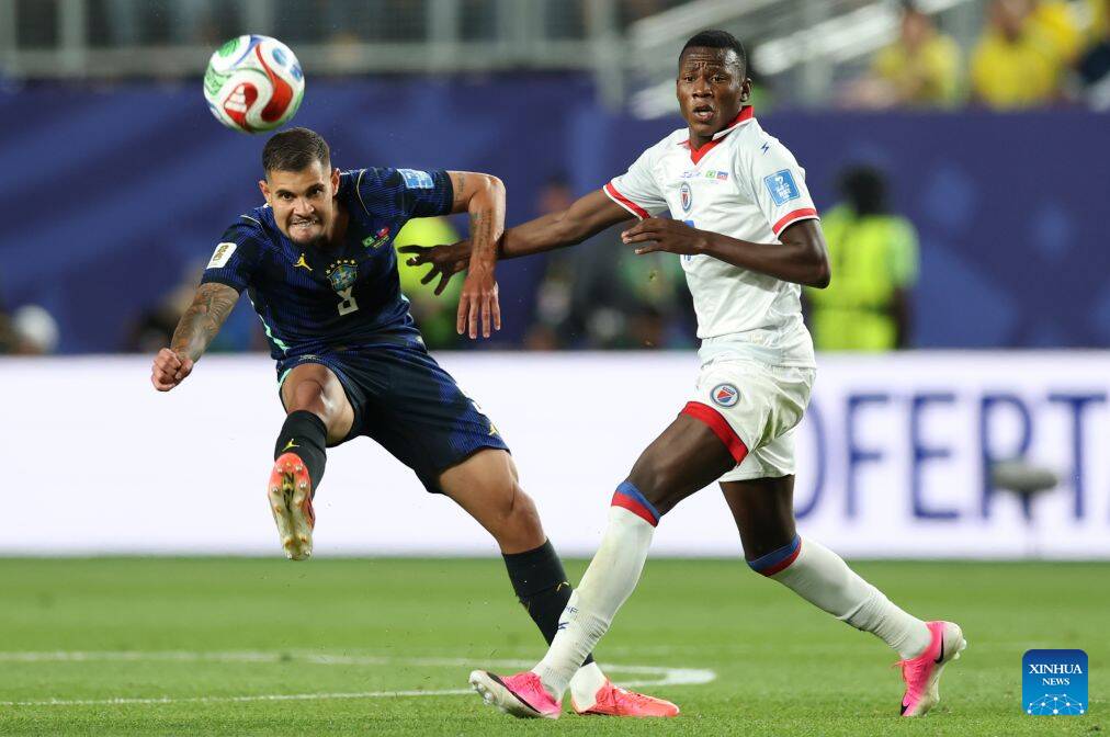 Bruno Guimaraes (left) possesses many qualities of an excellent midfielder. Photo: Xinhua