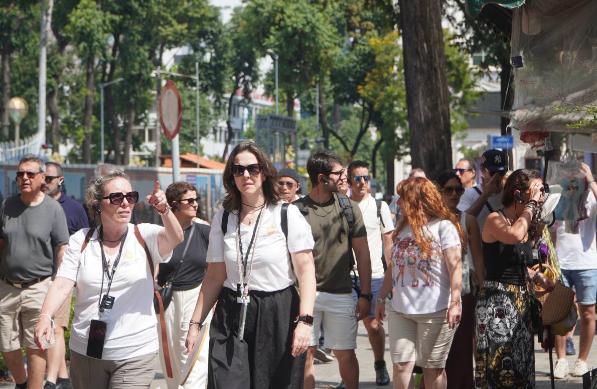 Turistas internacionales visitan el centro de Ciudad Ho Chi Minh. Foto: Thanh Chan