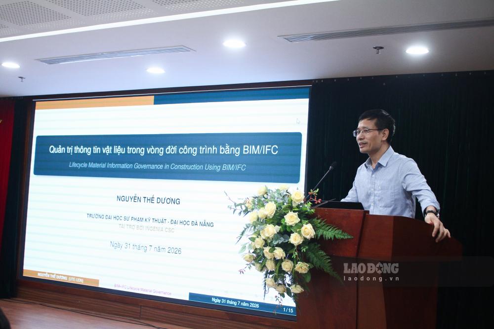 Experts present papers at the conference. Photo: Thanh Huyen