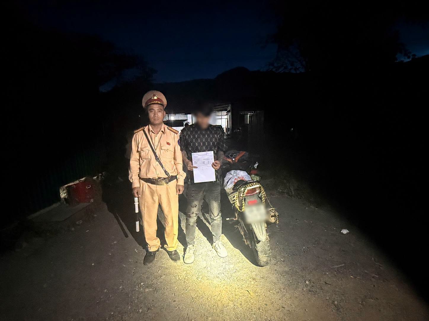 Functional forces discovered and handled subjects driving vehicles with drugs in their bodies on National Highway 26. Photo: Police provided