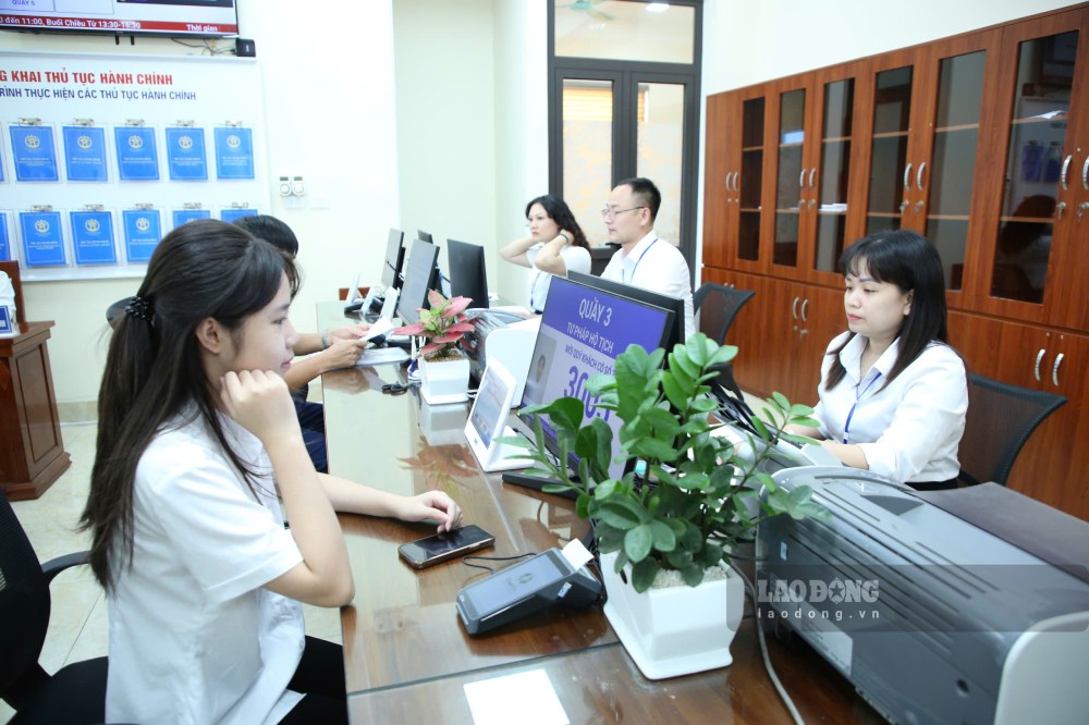 Regarding the proposal on salary policy and rank of commune-level civil servants, the Ministry of Home Affairs has responded. Photo: Pham Dong