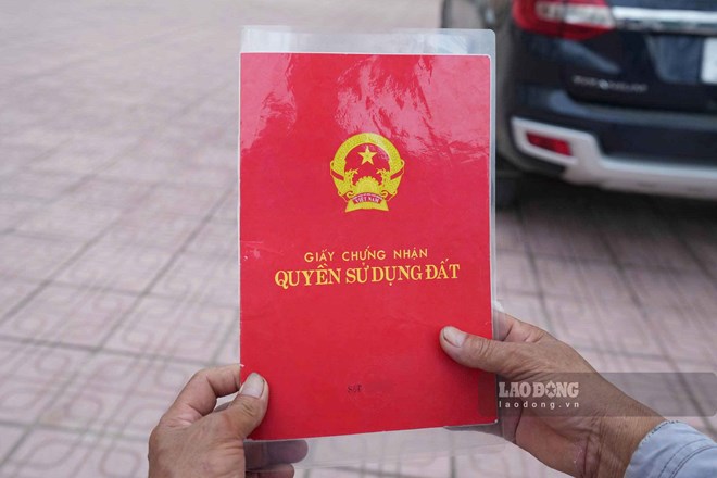 383 red books "suspended" for more than 10 years because people have not fulfilled their financial obligations. Photo: Huu Chanh