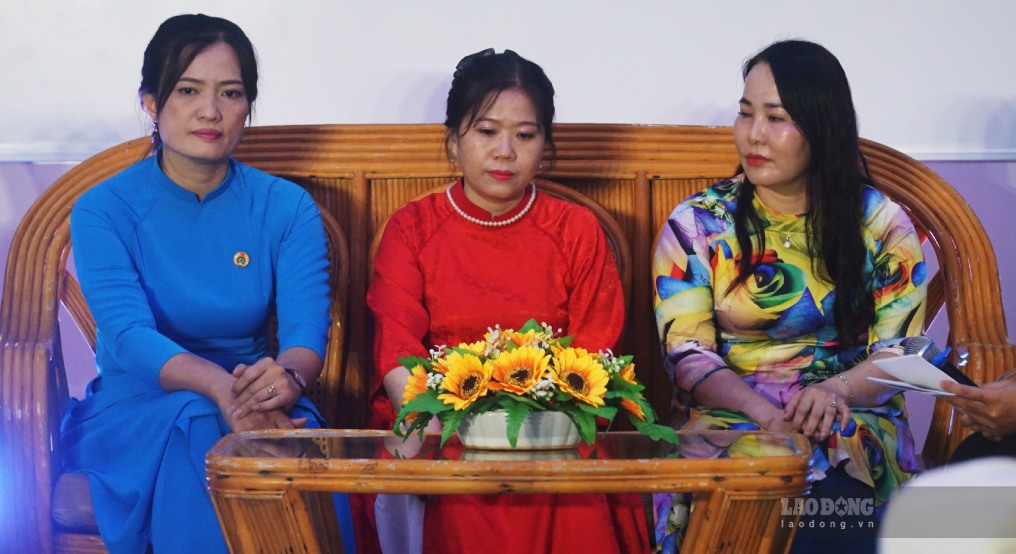 Nữ công đoàn tiêu biểu tại Cà Mau chi sẻ công việc, gia đình. Ảnh: Nhật Hồ.