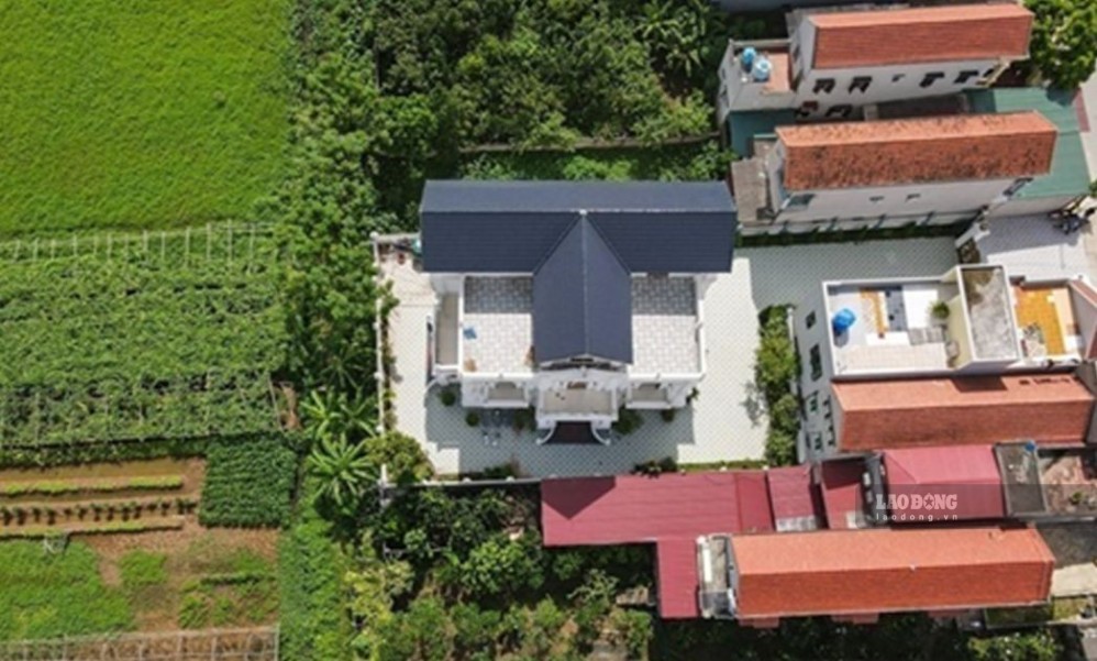 Citizens question the conversion of perennial crop land to residential land when the land plot has many plans. Photo: Phan Anh