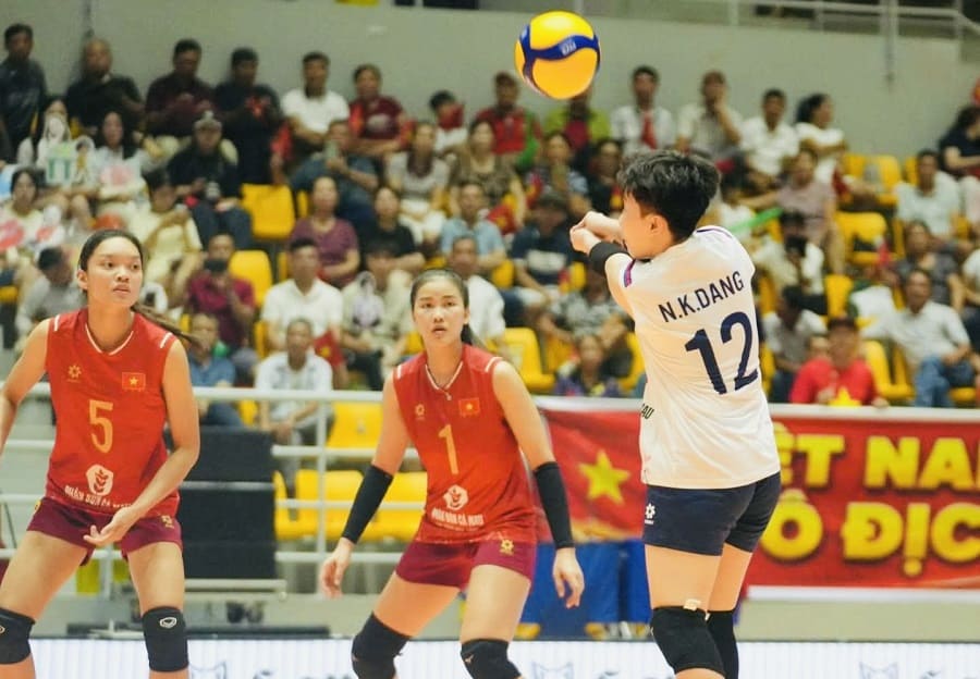 Main attacker Anh Thao (5) is participating with the Vietnamese women's volleyball team in SEA V.Cup 2026 in Dong Anh (Hanoi). Photo: VFV
