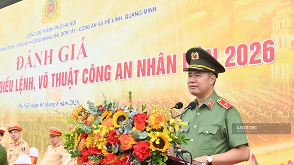 Thiếu tướng Nguyễn Ngọc Quyền, Phó Bí thư Đảng ủy, Phó Giám đốc Công an thành phố Hà Nội dự và chỉ đạo buổi kiểm tra. Ảnh: Minh Hạnh