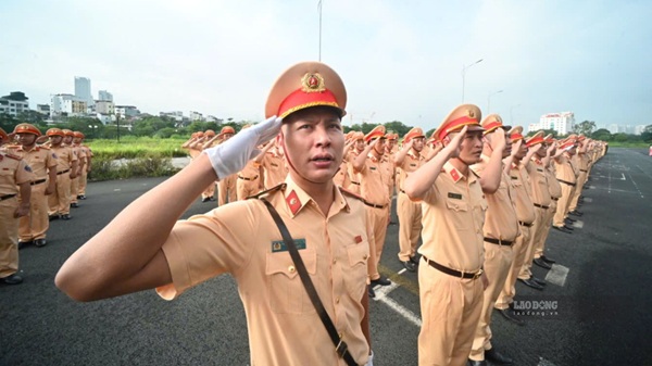 Các đơn vị dự buổi đánh giá kết quả tập huấn điều lệnh, quân sự, võ thuật Công an nhân dân năm 2026. Ảnh: Minh Hạnh