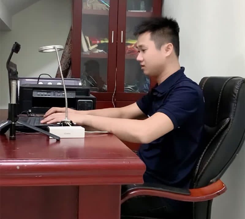 According to Mr. Cuong, workers need to learn more skills about AI to improve competitiveness. Photo: Provided by the character.
