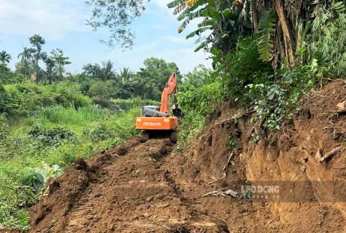 Cat Tien commune starts construction of Chuong Bo stream landslide prevention embankment project. Photo: Phuc Khanh