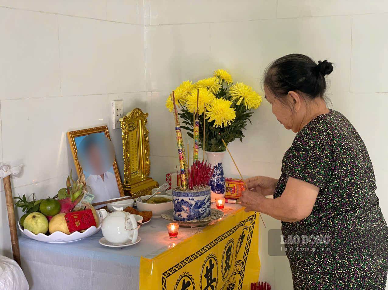 The family has taken care of the funeral for Mr. H.B. L - who was suspected of committing suicide after getting into trouble due to buying land with overlapping boundaries. Photo: Dinh Trong