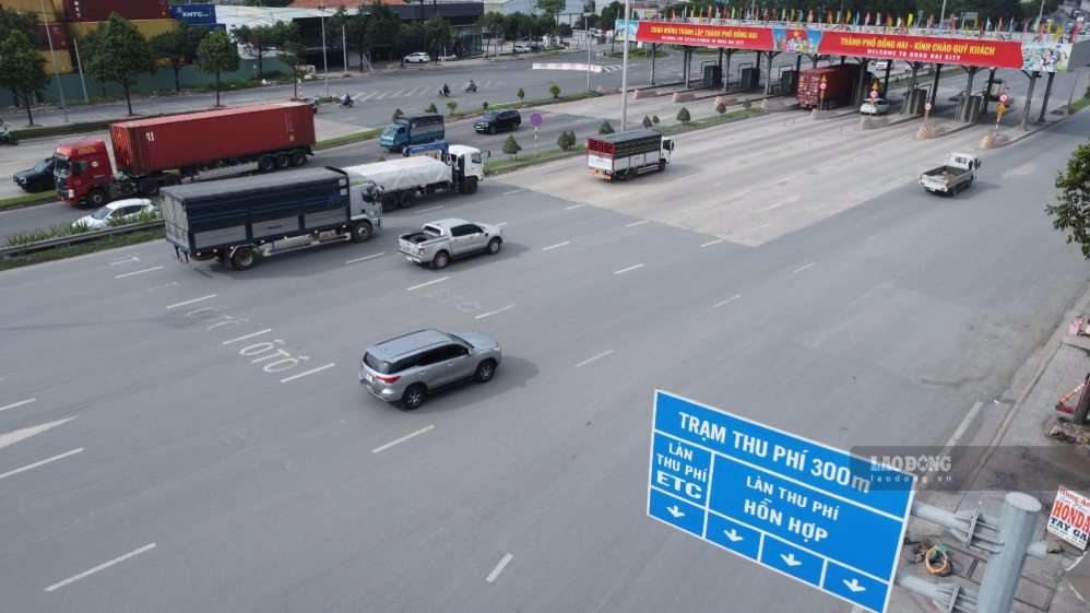 Dong Nai bridge toll station has temporarily stopped toll collection for nearly 6 years. Photo: HAC