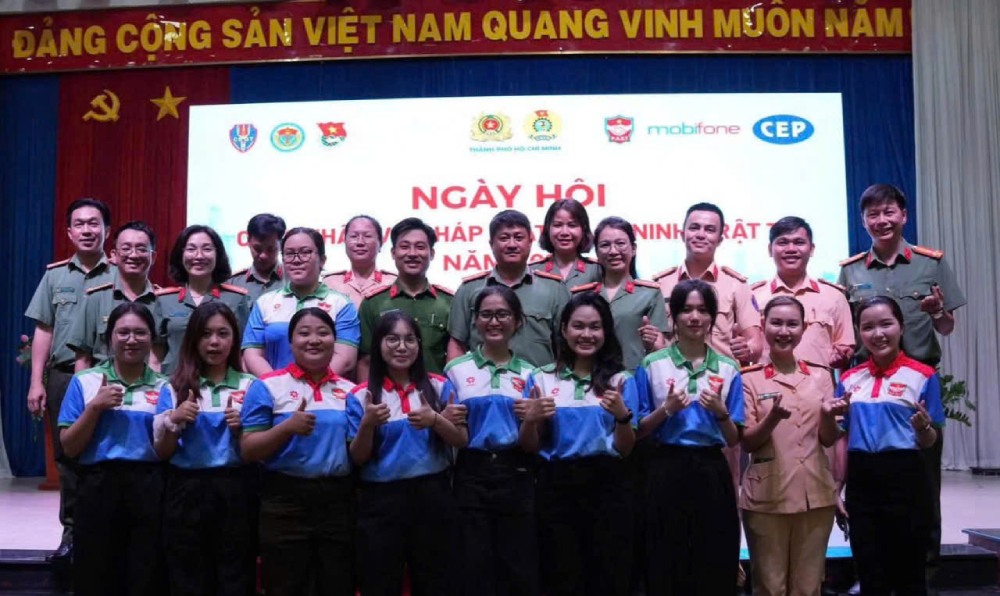 The Ho Chi Minh City Police Trade Union has just coordinated to organize the "Workers' Day with Law and Security, Order 2026". Photo: Nguyen Huu Toan/Ho Chi Minh City Police Trade Union Board