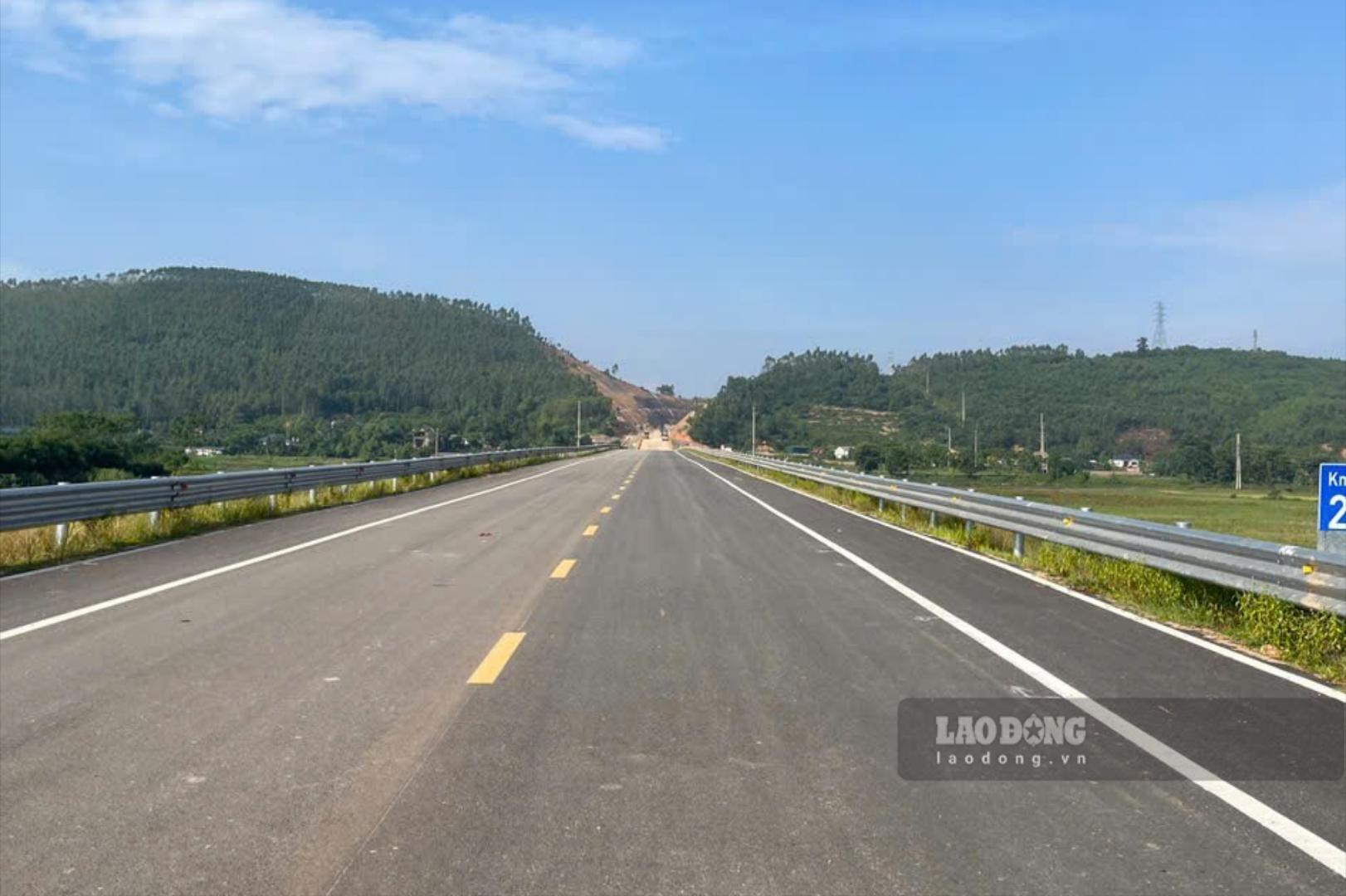 The inter-regional branch road has completed all construction items. Photo: To Cong