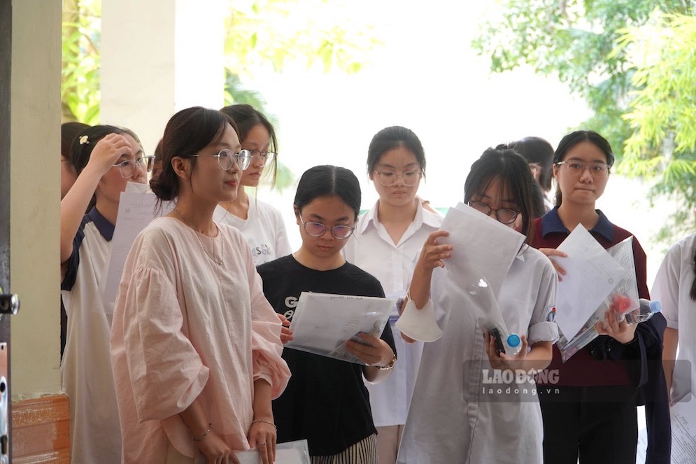 Thí sinh dự thi đánh giá năng lực độc lập (SPT) của Trường Đại học Sư phạm Hà Nội sáng 23.5. Ảnh: Tường Vân