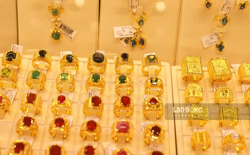 Domestic gold prices today simultaneously increased sharply. Photo: Phan Anh