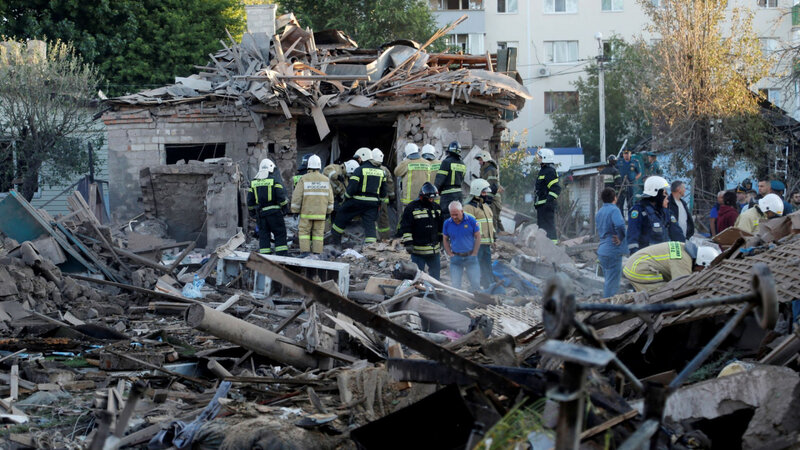 Rescue forces in Belgorod on duty. The number of deaths in Ukraine's attack on Belgorod on the night of August 8 has increased to 6 people. Photo: TASS