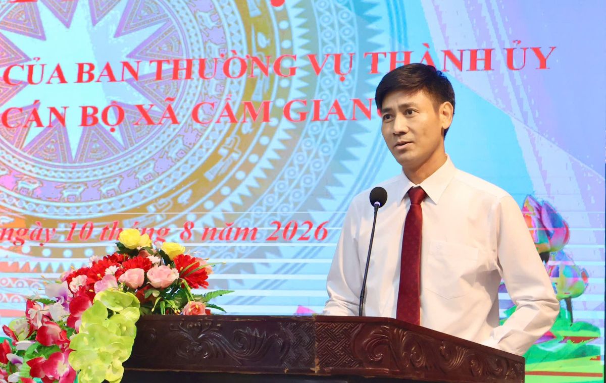 The new Secretary of the Party Committee of Cam Giang commune speaks to receive the assignment. Photo: Hai Phong e-Portal