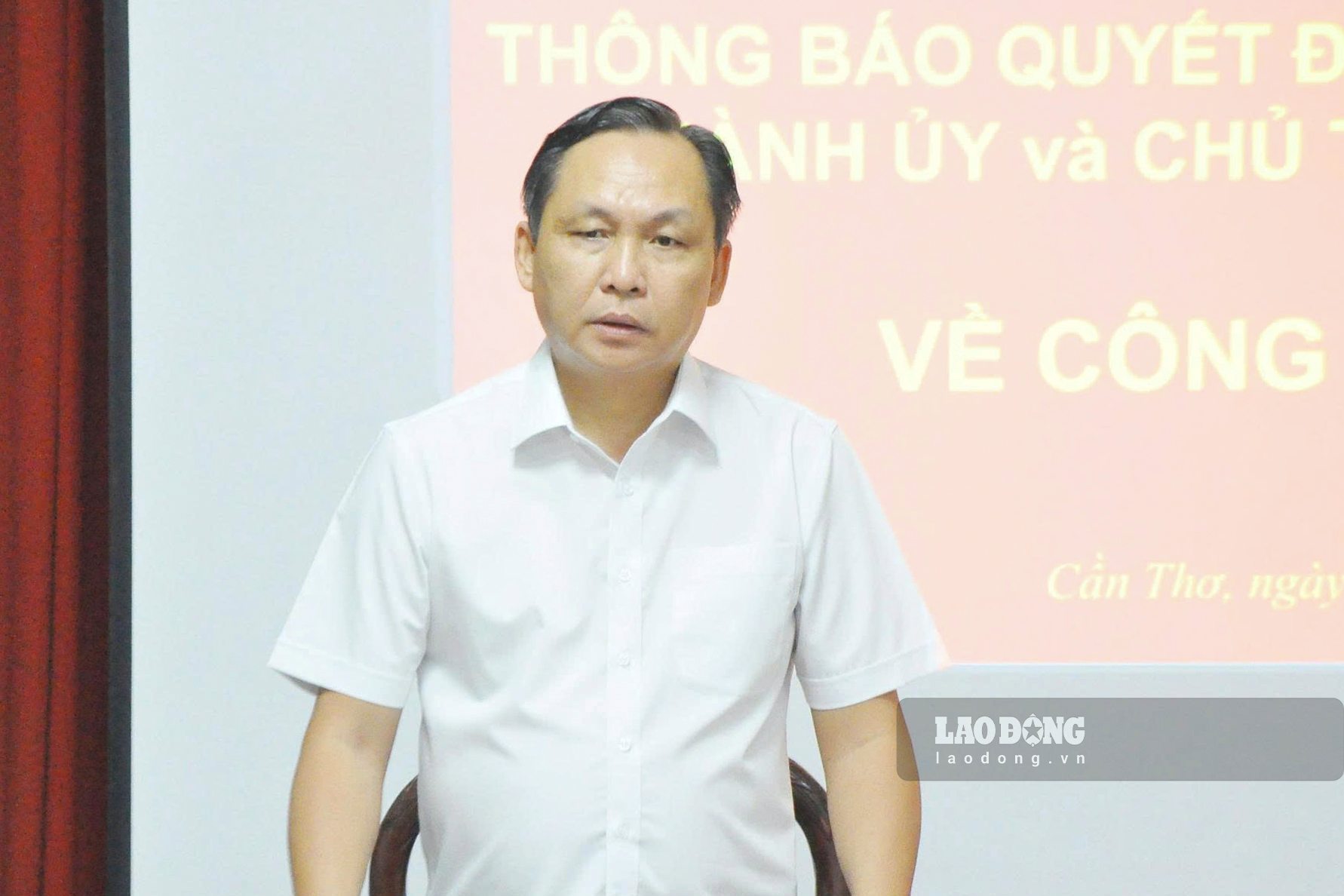 Ông Lê Công Lý - Phó Chủ tịch Thường trực UBND TP Cần Thơ phát biểu tại Hội nghị thông báo Quyết định của Ban Thường vụ Thành ủy và Chủ tịch UBND TP về công tác cán bộ tại Ban Quản lý các Khu chế xuất và Công nghiệp Cần Thơ. Ảnh: Tạ Quang