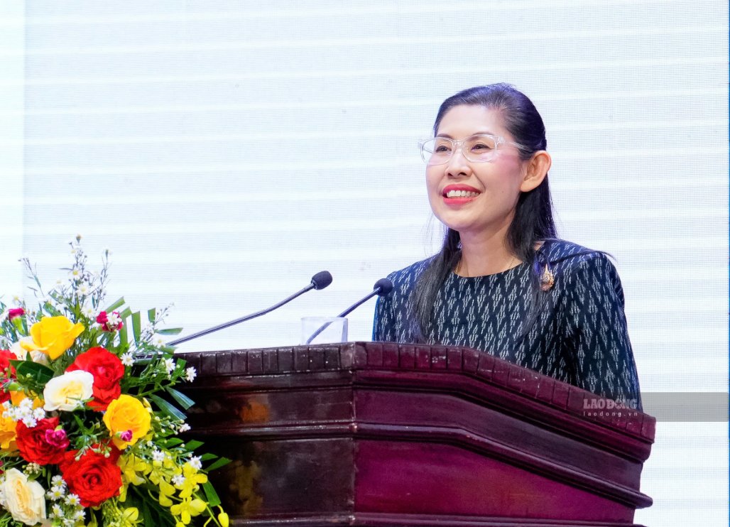 Ms. Urawadee Sriphiromya - Ambassador Extraordinary and Plenipotentiary of the Kingdom of Thailand to Vietnam - speaking at the event. Photo: Quang Dai