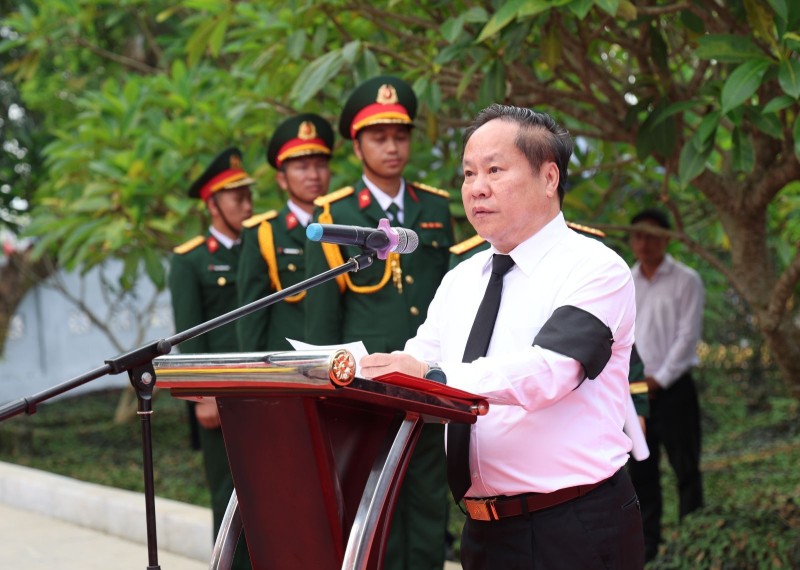Ông Tống Thanh Hải - Phó Chủ tịch Thường trực UBND tỉnh Lai Châu đọc điếu văn tưởng nhớ các liệt sĩ. Ảnh: Laichau.gov.vn