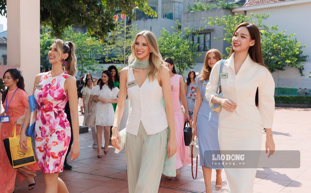 Miss World contestants for the 73rd time visit Quang Ninh Provincial Social Assistance Center. Photo: Doan Hung