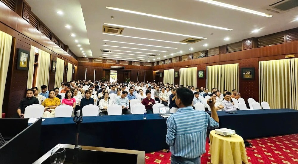 Officials and employees of Truong Thinh Group are trained in knowledge and skills on occupational safety and health. Photo: Quang Tri Labor Federation