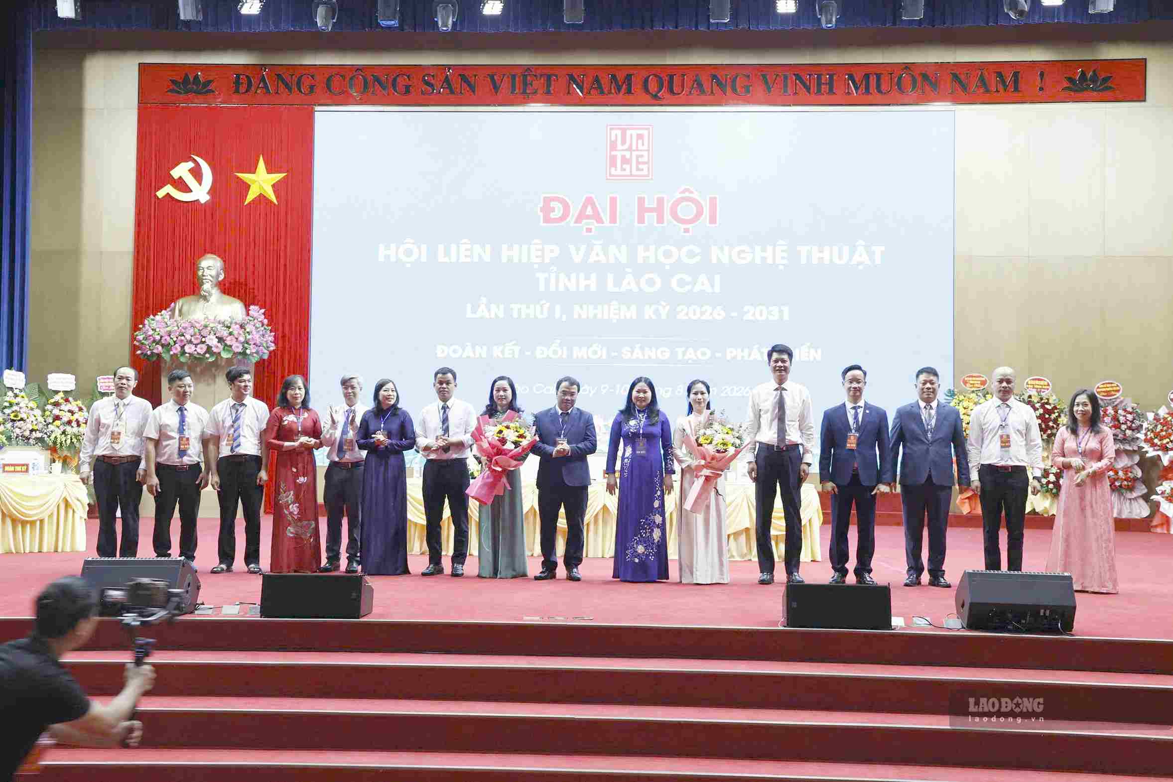 The first Congress of the Lao Cai Provincial Union of Literature and Arts Associations was successfully held. Photo: Loc An
