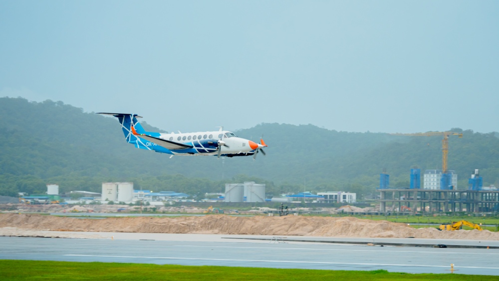 The aircraft performed a standard flight for runway No. 2 at Phu Quoc International Airport in July 2026. Source Sun Group