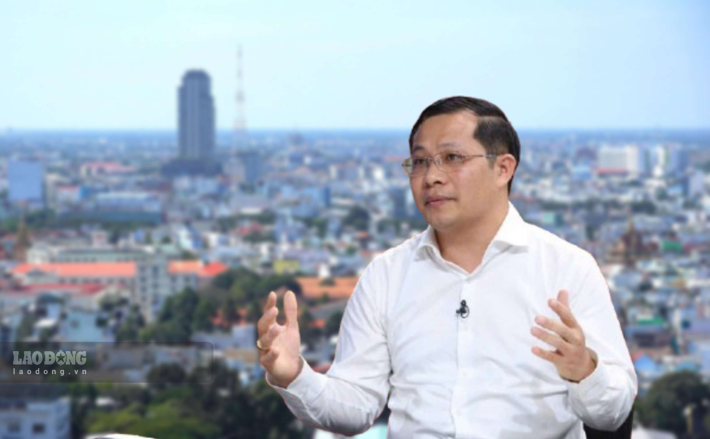 Dr. Doan Van Tinh believes that the shift in thinking from synchronous arrangement to decentralization and authorization for localities to proactively propose plans to adjust commune-level administrative units is an important step forward in both theory and practice. Photo: Huong Nha