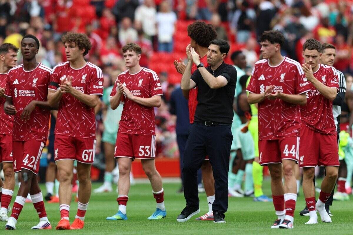 Hàng thủ Liverpool bộc lộ nhiều vấn đề trong giai đoạn tiền mùa giải. Ảnh: AFP