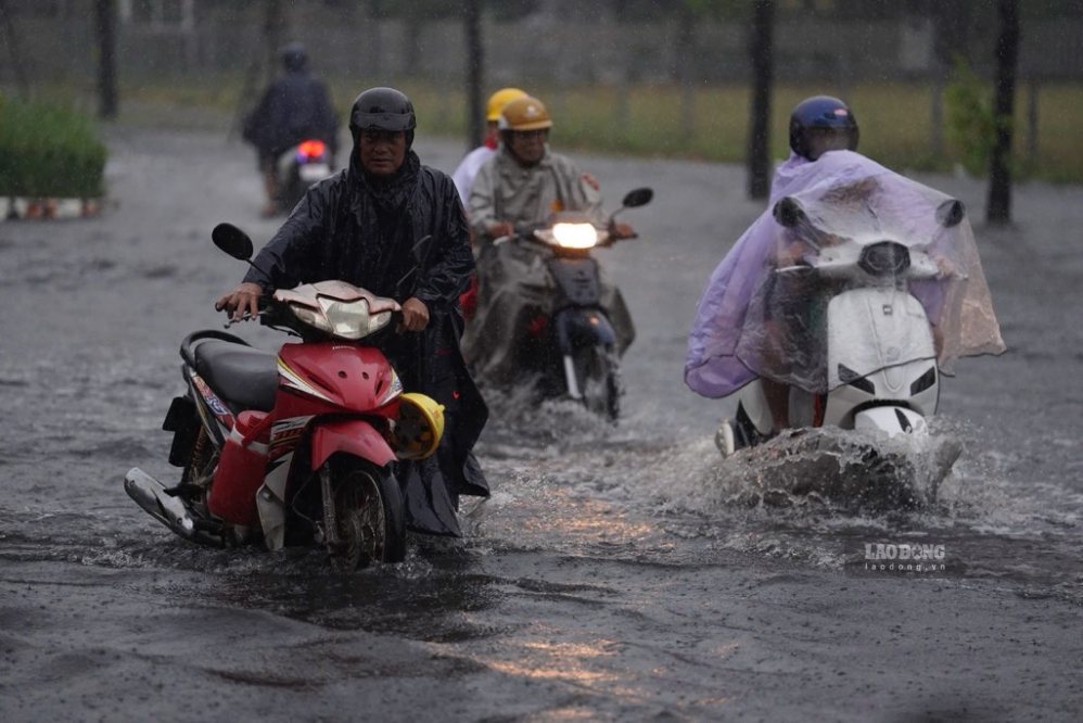 Thunderstorms persist in the South. Photo: Minh Tam