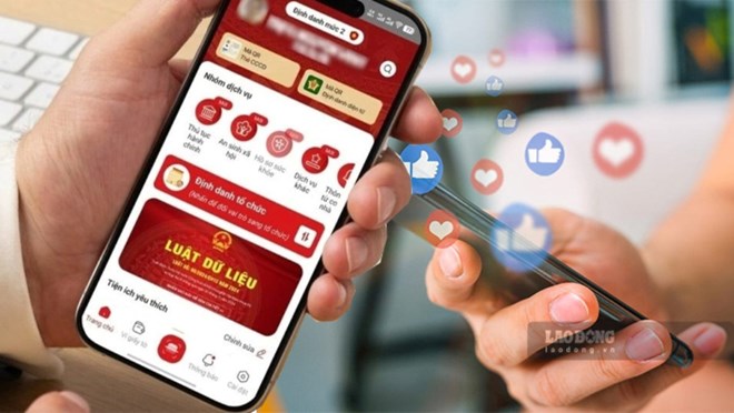 Công dân tích hợp 5 loại thông tin, giấy tờ cơ bản trên ứng dụng VNeID và thực hiện thủ tục hành chính đáp ứng điều kiện quy định thì được miễn, giảm phí, lệ phí tương ứng của thủ tục hành chính đó. Ảnh: Văn Thắng