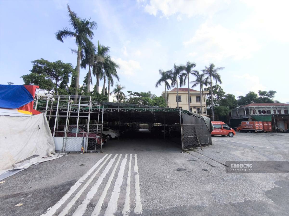 Sau hơn 8 năm di dời bến xe, phần lớn khu đất gần 10.000m2 vẫn chưa được khai thác tương xứng với vị trí. Ảnh: Quang Đại