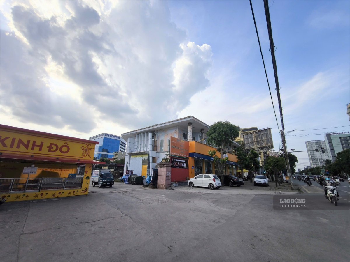 The old Vinh bus station, nearly 10,000m2 wide, is located at 77 Le Loi street, Thanh Vinh ward, Nghe An province. Photo: Quang Dai
