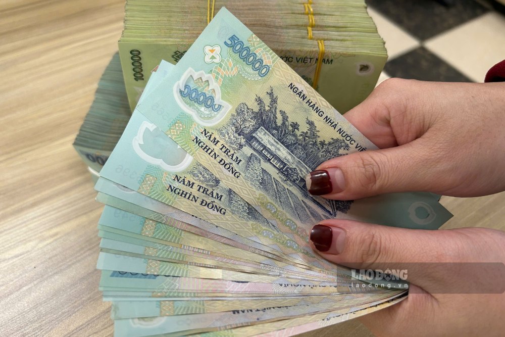 In case educational administrators resign from their positions or are appointed to new positions with lower position allowances, the leadership position allowance is preserved. Photo: Pham Dong