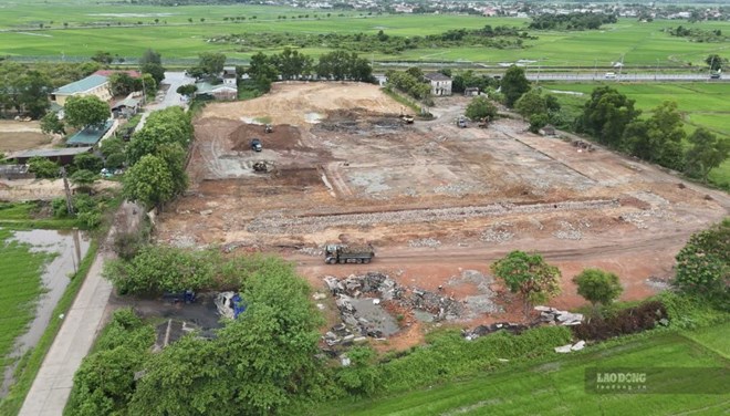 Khu đất được Công ty Cổ phần Gạch Tuynel số 1 Thừa Thiên Huế bàn giao giao sau khi tháo dỡ toàn bộ công trình phục vụ sản xuất gạch. Ảnh: Phóng viên