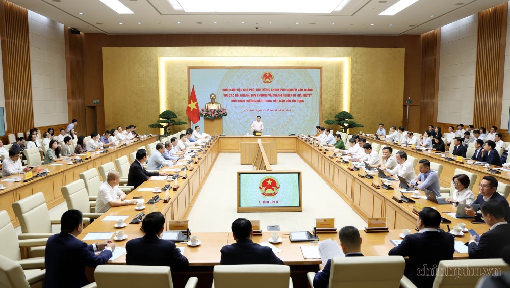 Cuộc làm việc về giải quyết khó khăn, vướng mắc trong tiếp cận vốn tín dụng. Ảnh: VGP