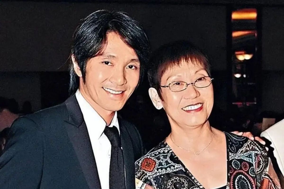 Stephen Chow and his mother. Photo: Xinhua
