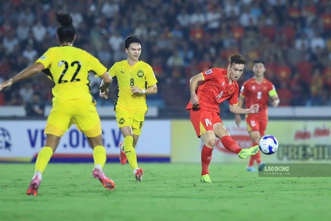 The Vietnamese team has met the Malaysian team twice in the ASEAN Cup semi-finals but both times had to stop. Photo: Minh Dan
