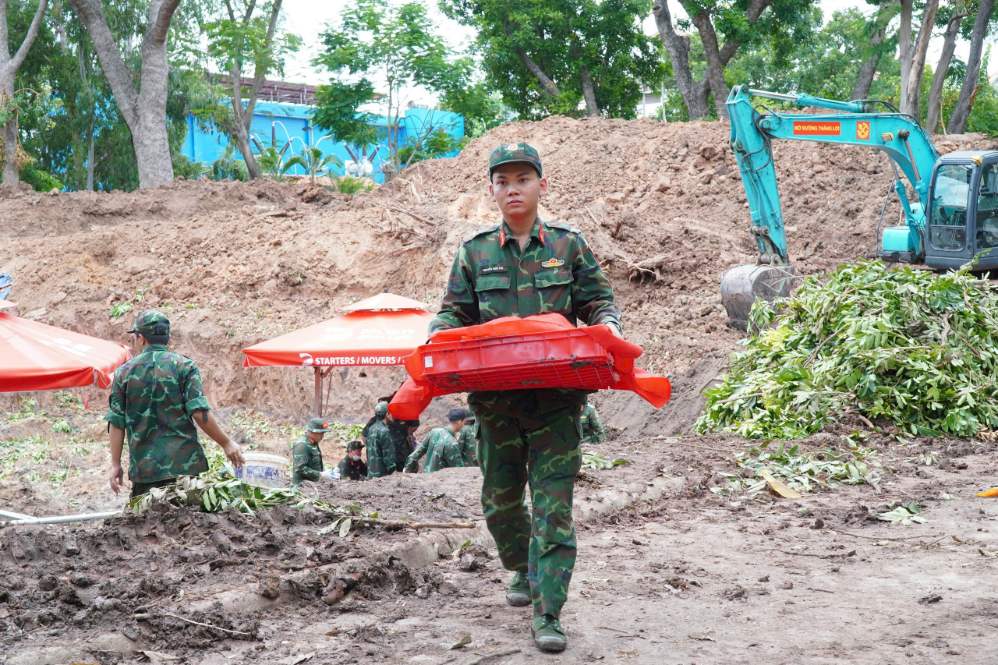 Trong ngày 10.8, lực lượng làm nhiệm vụ đã phát hiện, cất bốc thêm 11 bộ hài cốt liệt sĩ, trong đó có 7 bộ đi kèm di vật.