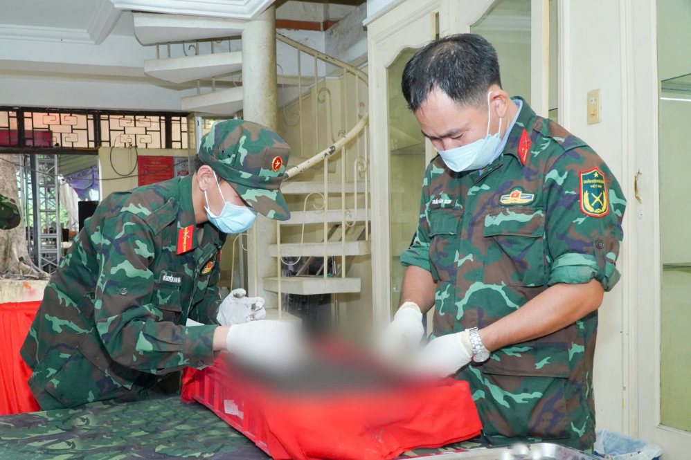 11 more sets of martyrs' remains found at the 2nd grave site in Le Thi Rieng Park. Photo: Ho Chi Minh City Command
