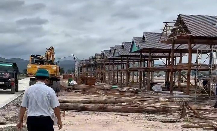 Series of solid wooden stilt houses for resettlement for people in flood-stricken areas. Photo: Thanh Tuan