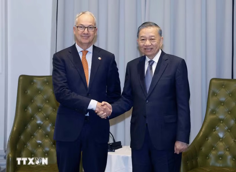 Talking to General Secretary and President To Lam, Australian Government Special Envoy for Southeast Asia Nicholas Moore said that both Vietnam and Australia could be "destinations" for technology startups. Photo: VNA