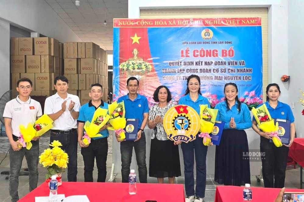 Establishment of the grassroots Trade Union Branch of Nguyen Loc Trading Co., Ltd. under the management of Binh Thuan Ward Trade Union. Photo: Duy Tuan