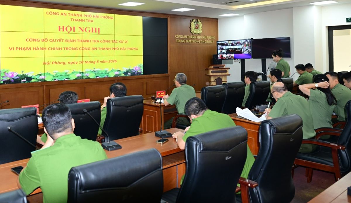 Hội nghị công bố quyết định thanh tra về công tác xử lý vi phạm hành chính đối với 10 đơn vị trong Công an thành phố. Ảnh: Công an TP Hải Phòng